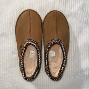NWOT UGG Women’s Tasman - Chestnut - Size 8